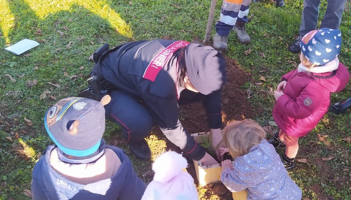 Cultura della legalità, i Carabinieri Forestali del Nucleo di Sordevolo hanno incontrato i bimbi del nido di Mongrando FOTO