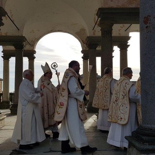 Festa della Candelora al Santuario di Oropa: Biella celebra fede e tradizione.