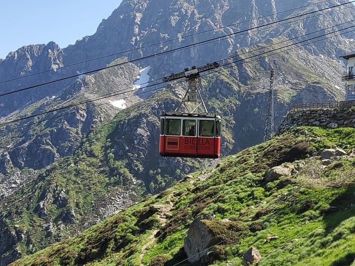 Tanti turisti in Conca di Oropa che chiedono: &quot;Ma la funivia?..&quot;