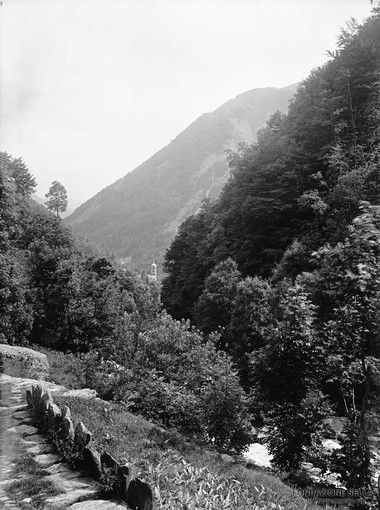 Foto d'archivio, Piedicavallo e il valico alpino: ponte fra biellese e Valle d'Aosta.