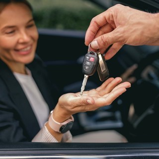 Auto – Noleggio a lungo termine vs leasing (© Depositphotos)