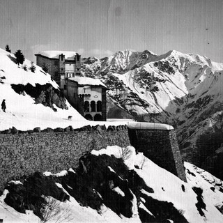 Le valli biellesi nelle foto d’archivio: il Monte Bo dalla Galleria di Rosazza - Copyright Fondazione Sella 2025.