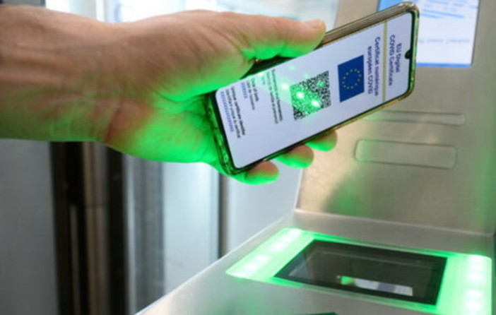 Salussola, vuole ritirare il pacco alle Poste ma non ha il Green Pass: scoppia la lite