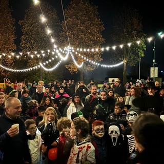 Halloween a Pollone: per le vie del paese un centinaio di bimbi hanno fatto festa