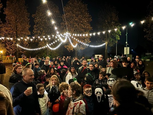 Halloween a Pollone: per le vie del paese un centinaio di bimbi hanno fatto festa