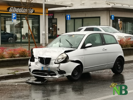 Vigliano, Tamponamento Tra Due Auto Lungo Via Milano FOTO - Newsbiella.it