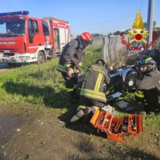 Cavaglià, scontro tra un'auto e una moto, centauro in ospedale