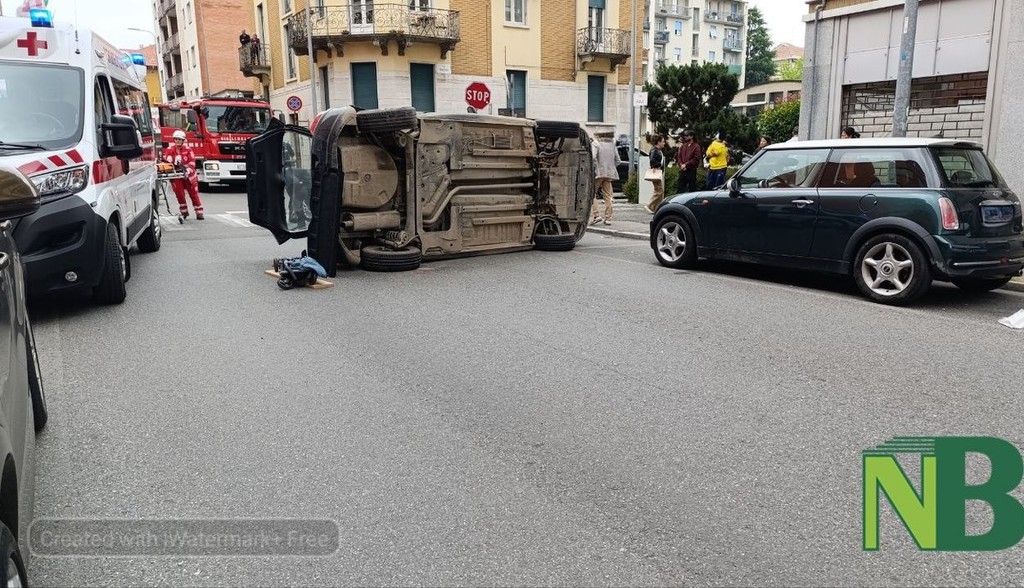 Biella Incidente In Via Piave Auto Ribaltata Strada Chiusa Al Traffico Foto Newsbiella It