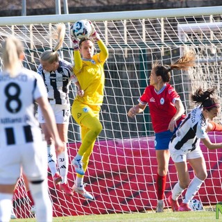 Calcio, Juventus Women interrotta: 1-1 contro il Napoli che azzera il vantaggio.