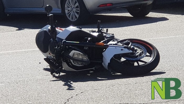 Gaglianico, schianto alla rotatoria motociclista in ospedale, foto archivio