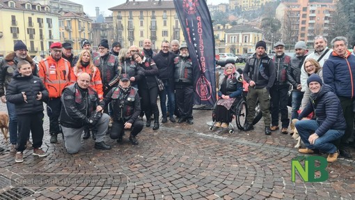 Motobefana in piazza Martiri a Biella, doni e bevande calde per tutti, affrettatevi! FOTO e VIDEO Catia Ciccarelli per newsbiella.it