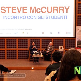 McCurry agli studenti: &quot;La fotografia ha un suo proprio linguaggio, che è comune, e quindi ognuno può capire&quot;