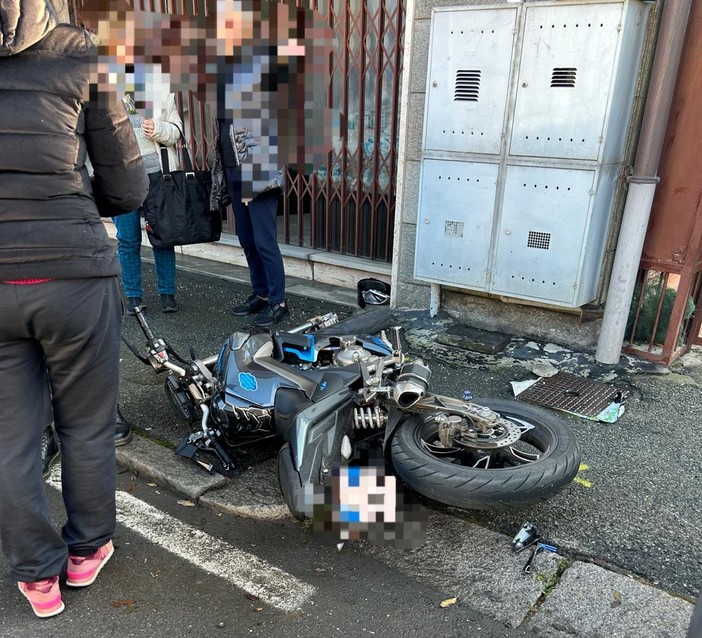 Vigliano, scontro auto moto, centauro portato via in ambulanza