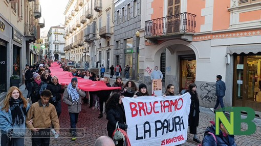 A Biella si dice No alla violenza sulle donne - Foto e Video Baù per newsbiella.it