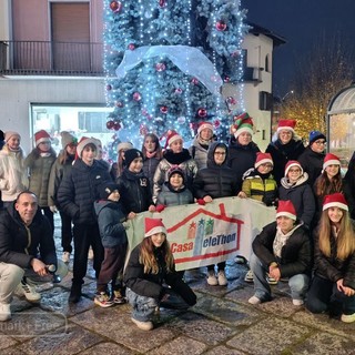 Gaglianico illumina il Natale, l’accensione dell'albero e il sostegno a Telethon.