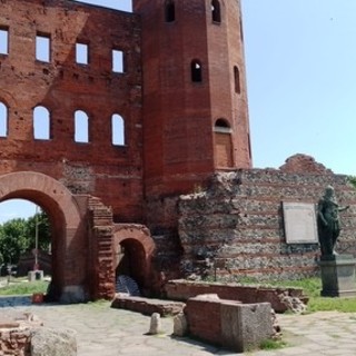 Curiosità: Alle Porte Palatine di Torino c'è l'impronta di un cane &quot;antico romano&quot;