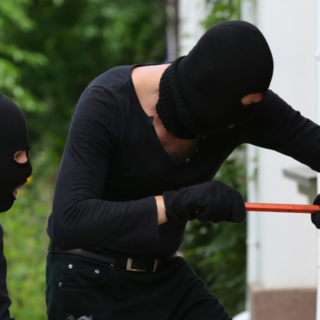 Tentato furto a Sala Biellese: forzata la porta d'ingresso - Foto di repertorio.