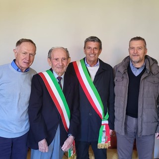 Gli auguri dell'amministrazione all'ex sindaco Falchero per i suoi 100 anni FOTO