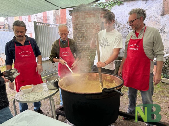 Torrazzo, distribuite 170 porzioni di polenta, foto Davide Finatti per newsbiella.it