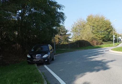 Ponderano, parcheggio selvaggio all’ingresso dell’ospedale: ambulanze ostacolate.