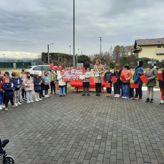 Mottalciata inaugura una panchina rossa: le parole del sindaco Ottino.