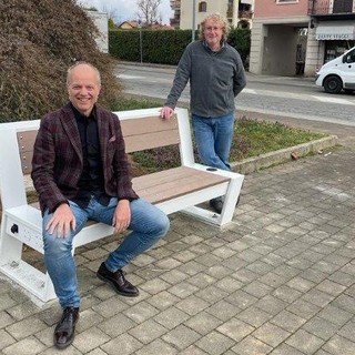 A Gaglianico c'è la panchina intelligente in piazza Della Repubblica