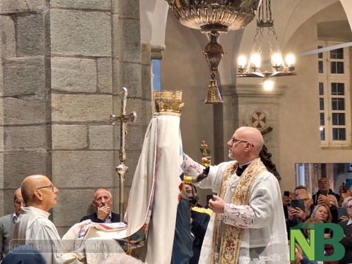 Nella Basilica Antica a Oropa si rinnova il rito della Pulizia della Sacra Effigie FOTO Nicola Rasolo per newsbiella.it