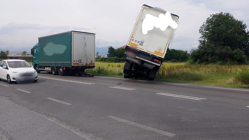 Verrone: camion perde rimorchio lungo la Trossi, attenzione al traffico rallentato