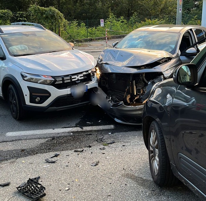 Valle Mosso, scontro tra due auto lungo la sp 232