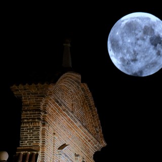 La superluna torna a brillare: lo scatto di un lettore - Foto di Alberto Barbera.