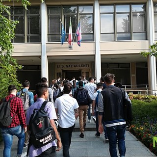 Suona la campanella, primo giorno di scuola per 18.100 allievi biellesi