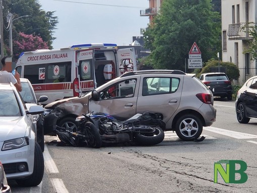 Chiavazza, scontro fra auto e moto: un uomo in ospedale.