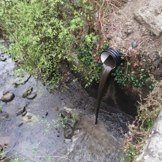 Contaminazione a Mongrando: i liquami si gettano nel rio.