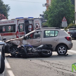 Chiavazza, scontro fra auto e moto: un uomo in ospedale.