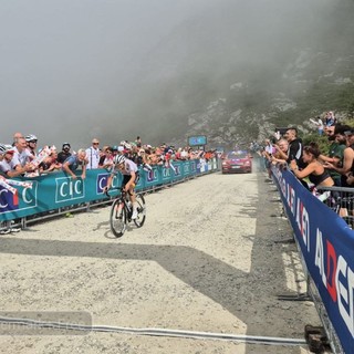 Lo spagnolo Torres domina il Colle delle Finestre ma il Tour dell’Avvenire è di Blackmore