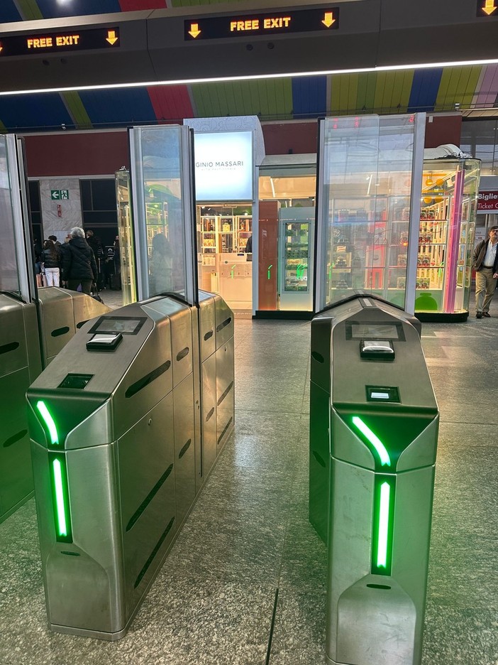 In funzione da questa mattina i tornelli automatici di accesso ai binari della stazione di Torino Porta Nuova