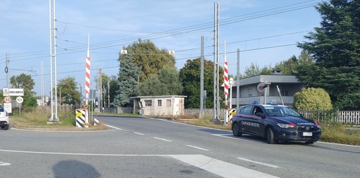 Passaggio a livello in tilt, treno fermo nei pressi di via Candelo FOTO e VIDEO Ayala