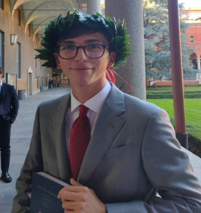 Alessandro Valz si laurea con 110 e lode, il meritato riconoscimento a un brillante giovane biellese