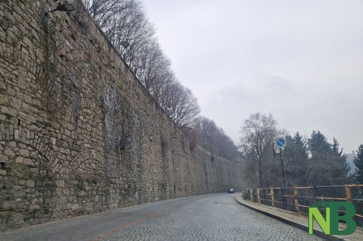 Via Cernaia a Biella, niente ciclabile: al via il cantiere per ampliare il marciapiede