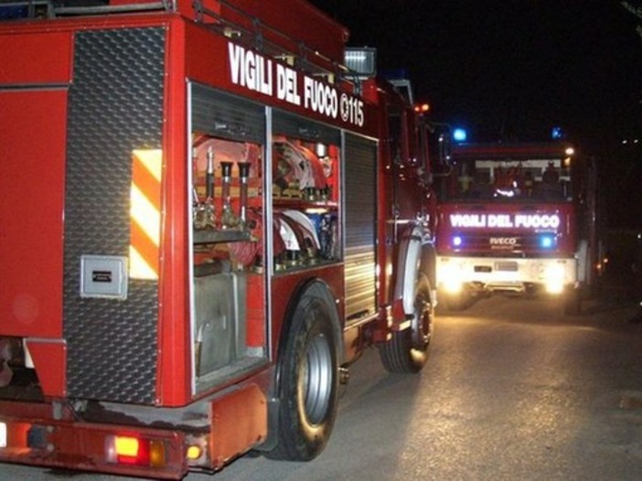 Incendio cartiera a Serravalle, intervengono i Vigili del Fuoco