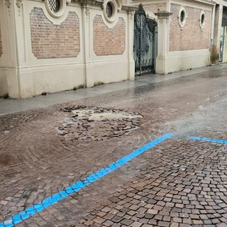 Un cittadino: &quot;Buche pericolose in via Mazzini: intervento urgente necessario&quot;