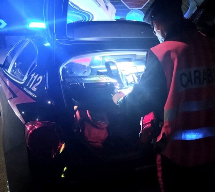 Biella: dall'auto le rubano il telepass e capi di abbigliamento