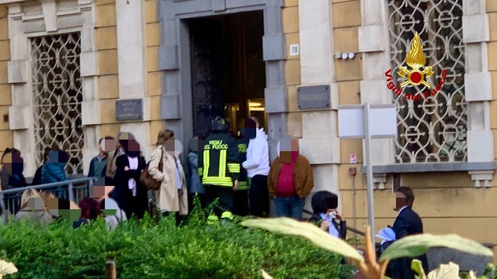 Evacuato il tribunale, Vigili del Fuoco sul posto