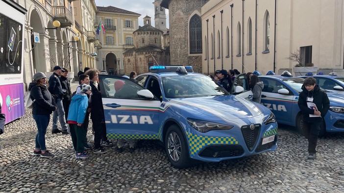 Biella, “Una Vita da Social” ha fatto tappa in piazza Duomo