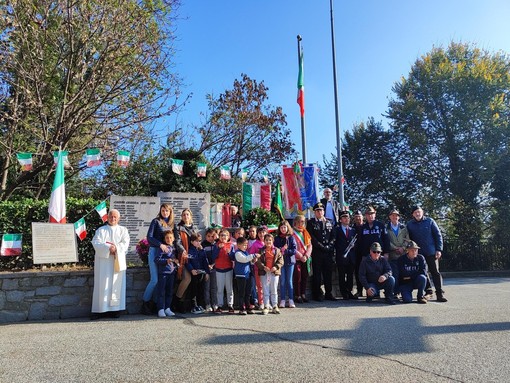 Valle San Nicolao, i bambini delle scuole celebrano il 4 novembre.