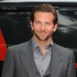 Bradley Cooper spegne 50 candeline, da portiere di hotel a divo di Hollywood