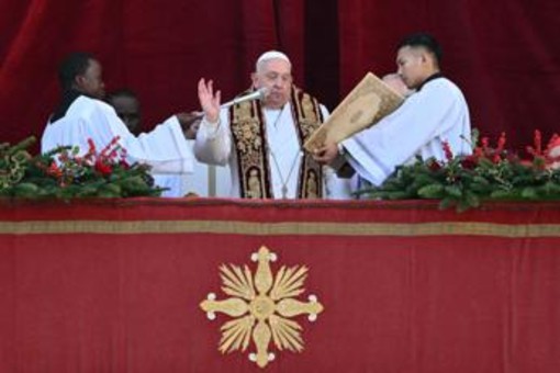 Papa Francesco: &quot;Tacciano le armi in Ucraina, si apra la porta al negoziato&quot;