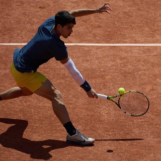 Zverev cede al quinto set, Alcaraz trionfa al Roland Garros