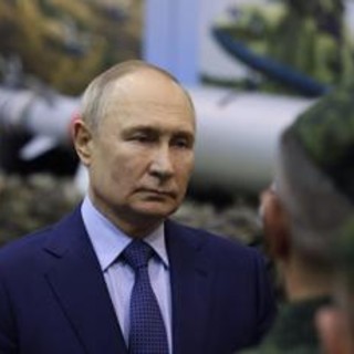 Ucraina, Putin: &quot;Russia pronta a negoziare&quot;. E 'vota' per Kamala Harris