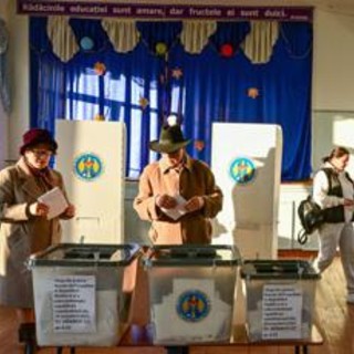 Moldova, si contano i voti: sì al 50% per referendum su adesione Ue